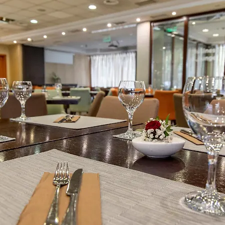 Ξενοδοχείο Lion's Garden 4*