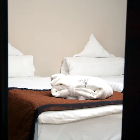 Ξενοδοχείο Lion's Garden 4*
