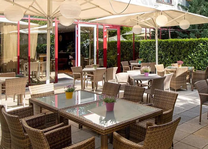 Lion's Garden Hotel