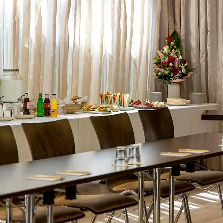 Ξενοδοχείο Lion's Garden 4*