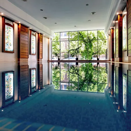 Hotel Lion's Garden 4*