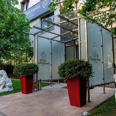 Lion's Garden 4*