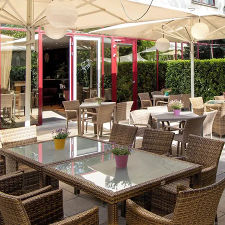 Lion's Garden Hotel 4*