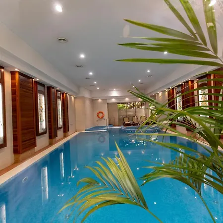Lion's Garden Hotel