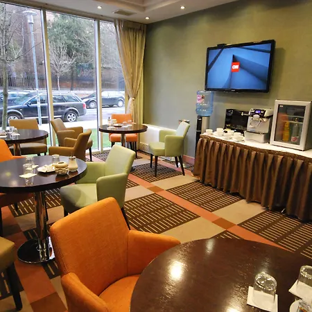 فندق Lion's Garden 4*